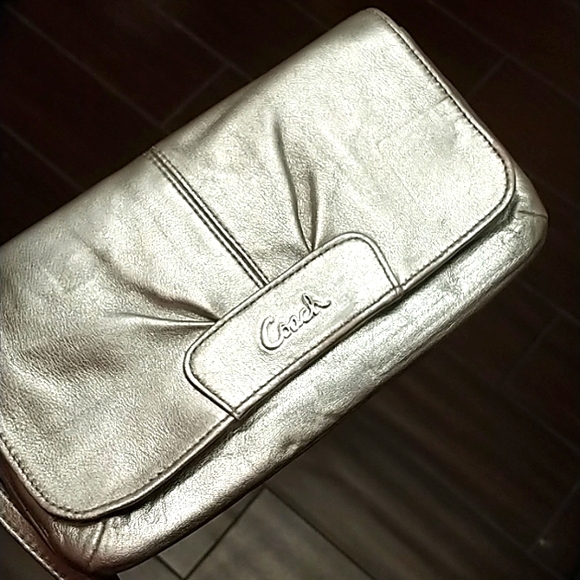 Coach Wristler 9X5 Silver - Picture 1 of 9
